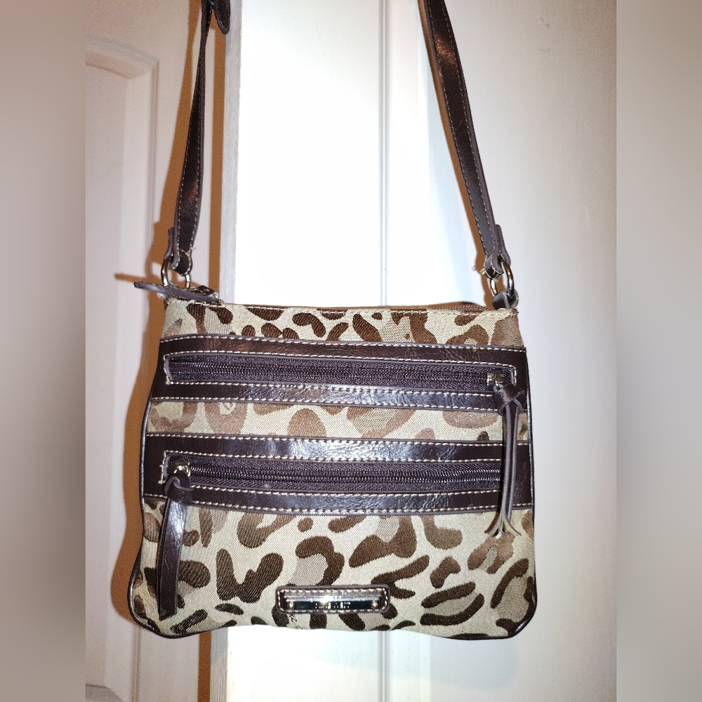 Very Cute Nine West crossbody bag in cheetah print! 🔥🔥🔥